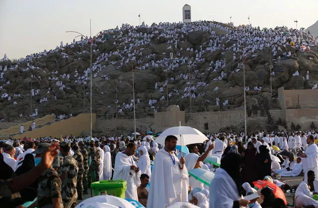 muslim pilgrims arrive at mount arafat where the prophet muhammad pbuh is believed to have given his final sermon near the holy city of makkah on september 11 2016 photo afp muslim pilgrims arrive at mount arafat where the prophet muhammad pbuh is believed to have given his final sermon near the holy city of makkah on september 11 2016 photo afp
