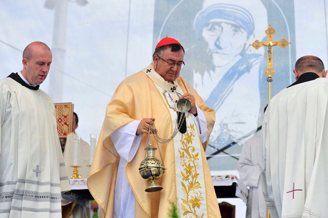cardinal vinko puljic c archbishop of sarajevo attends celebrations in the main square in skopje on september 11 2016 at the conclusion of a special day of thanksgiving for the canonization of mother teresa photo afp