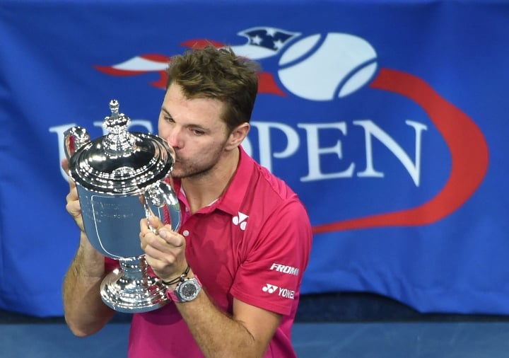 stan wawrinka of switzerland kisses the championship trophy after defeating novak djokovic of serbia in their 2016 us open men 039 s singles final match at the usta billie jean king national tennis center in new york on september 11 2016 photo afp