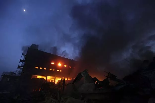 smoke and flames billow from a burning factory in tongi in the key bangladeshi garment manufacturing hub of gazipur on the outskirts of dhaka on september 10 2016 photo afp smoke and flames billow from a burning factory in tongi in the key bangladeshi garment manufacturing hub of gazipur on the outskirts of dhaka on september 10 2016 photo afp