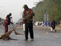 3 sanitation workers die of gas inhalation
