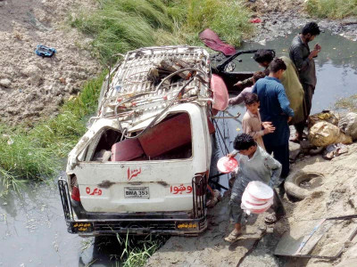 one dead 10 injured in road accident one dead 10 injured in road accident