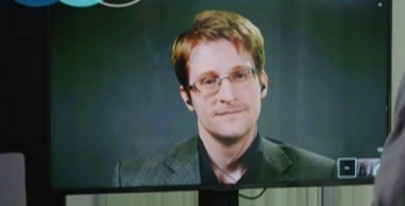 edward snowden urges obama to pardon him