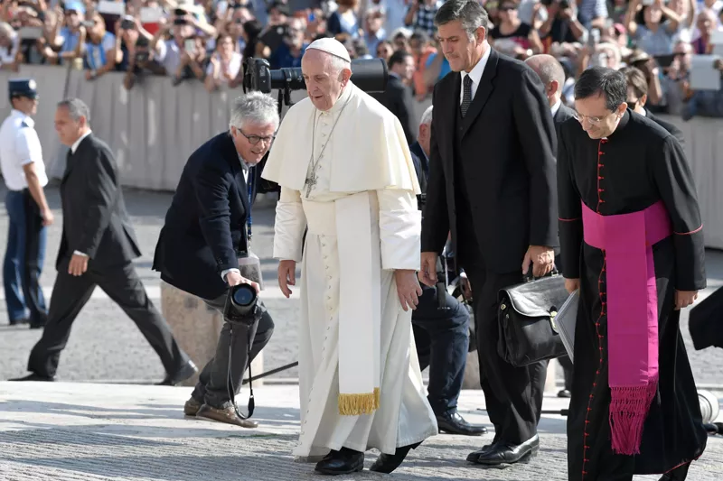pope francis arrives at saint peter square to lead his weekly general audience on september 14 2016 in the vatican photo afp pope francis arrives at saint peter square to lead his weekly general audience on september 14 2016 in the vatican photo afp