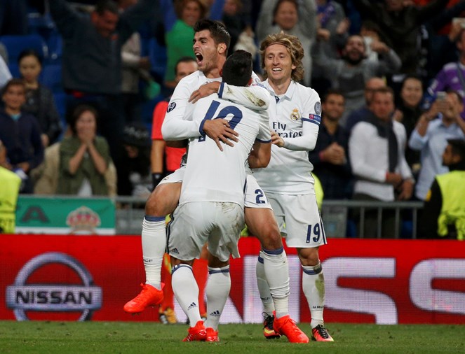 real madrid 039 s alvaro morata celebrates goal with team mates james rodriguez and luka modric against sporting lisbon on september 14 2016 photo reuters