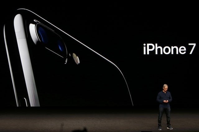 apple inc ceo tim cook discusses the iphone 7 during an apple media event in san francisco california us september 7 2016 photo reuters