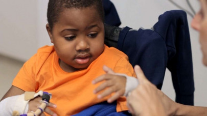 this 9 year old boy is impressing surgeons with his new hands