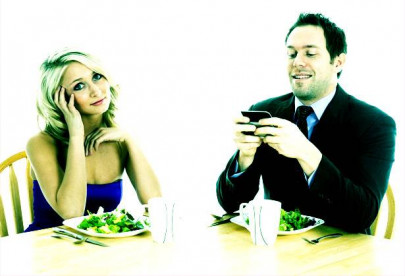 10 signs you are in a serious relationship with your phone