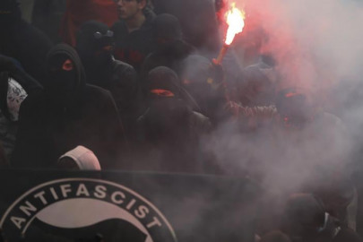 french police fire tear gas at labor reform protesters french police fire tear gas at labor reform protesters