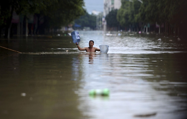 the typhoon made landfall in xiamen early thursday packing winds of around 170 kilometres per hour photo reuters