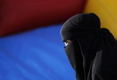 muslim woman told to leave german eatery for not removing veil