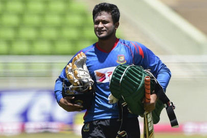 bangladesh s shakib escapes helicopter crash bangladesh s shakib escapes helicopter crash