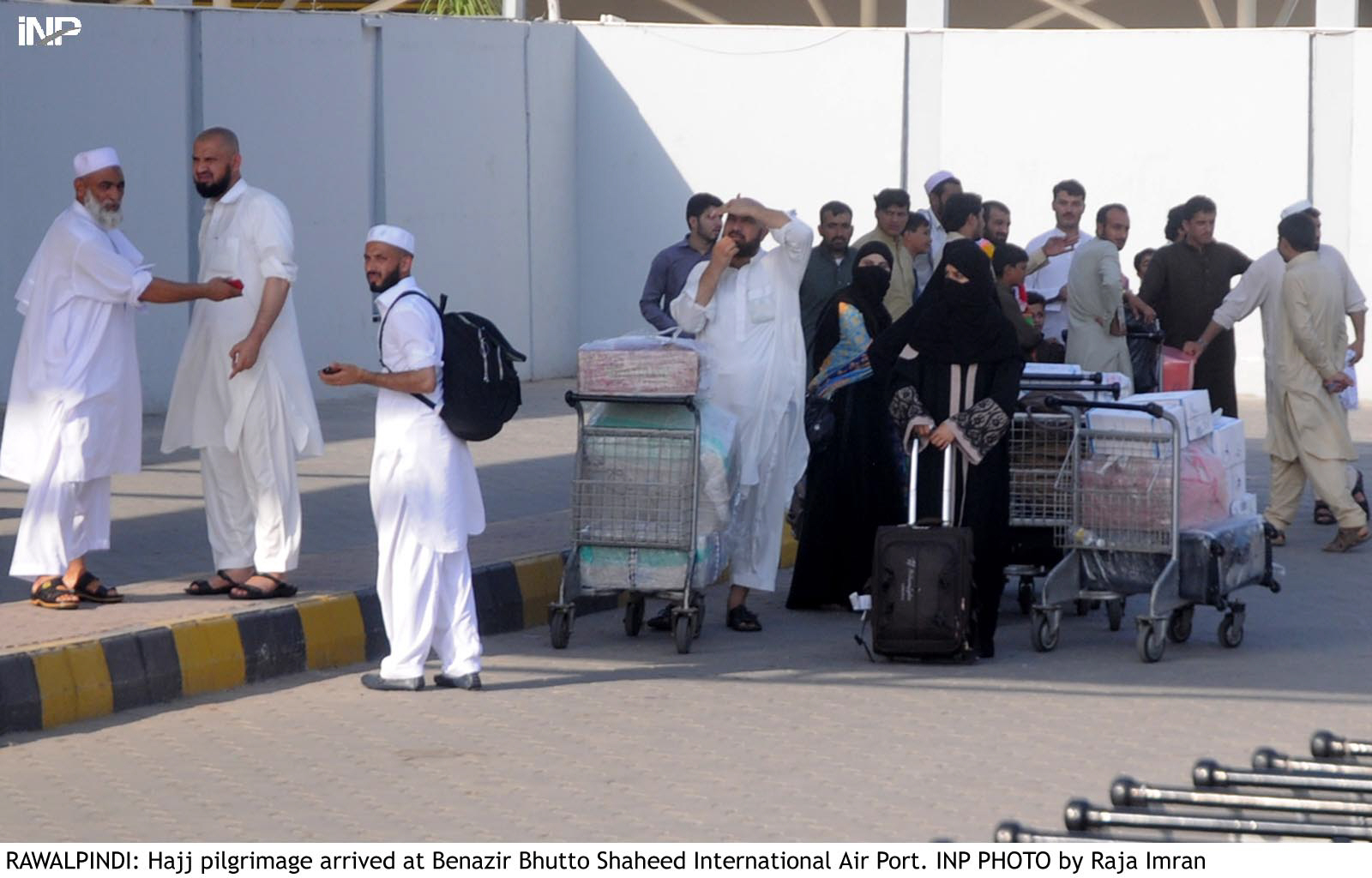 earlier pilgrims would be dropped at qayyum sports complex however this time they will be going to their homes directly from the airport which is why the airport administration has requested locals not to overcrowd at the facility photo inp