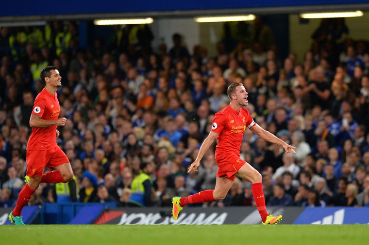 liverpool 039 s english midfielder jordan henderson r celebrates scoring his team 039 s second goal during the english premier league football match between chelsea and liverpool at stamford bridge in london on september 16 2016 photo afp