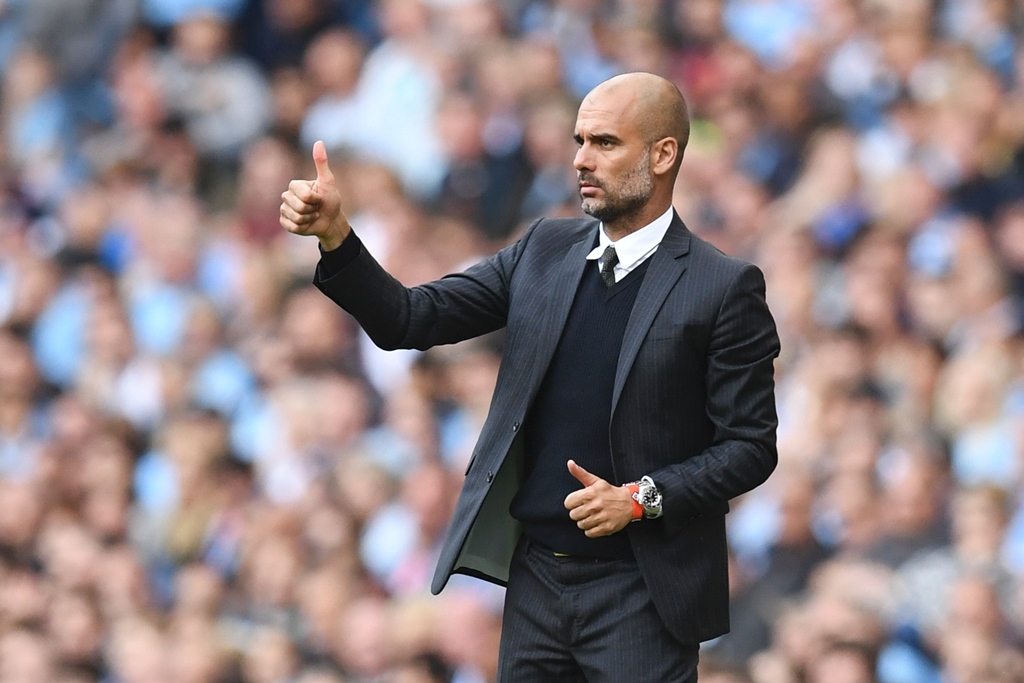 pep guardiola gives a thumbs up from the touchline at the etihad stadium in manchester on september 17 2016 photo afp