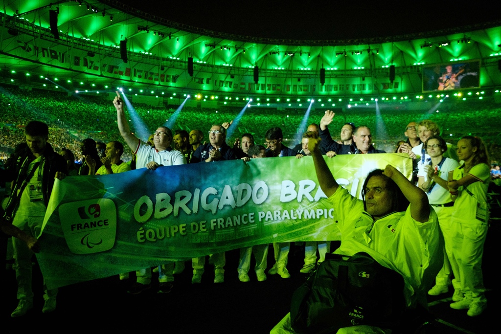 athletes from france hold a banner with quot thank you brazil quot written during the closing ceremony of the 2016 paralympic games photo afp