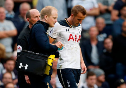 pochettino sweats over kane injury as spurs beat sunderland 1 0 pochettino sweats over kane injury as spurs beat sunderland 1 0
