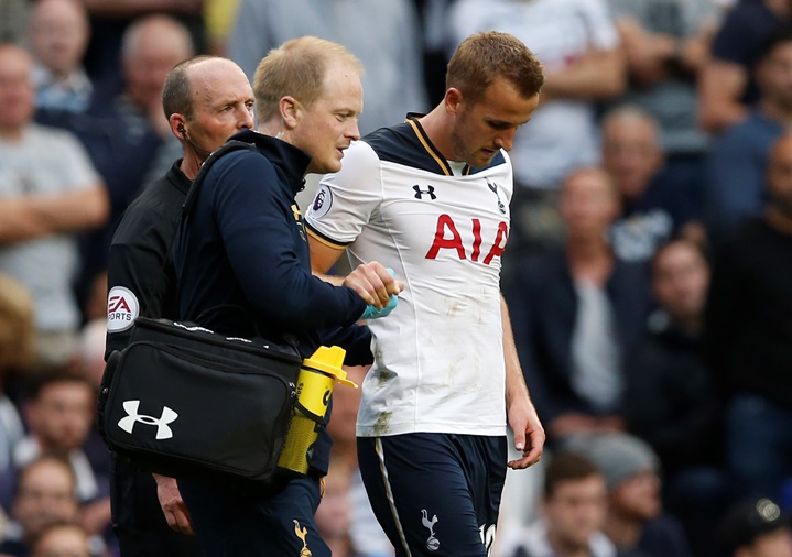 tottenham 039 s harry kane receives medical attention after sustaining an injury before being substituted on september 18 2016 photo reuters