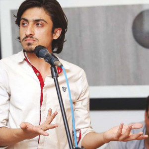 comedian malik junaid to perform first ever show in lahore