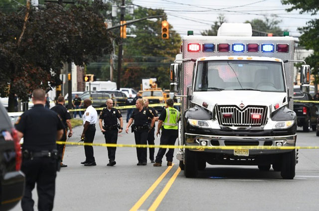 law enforcement officers secure the area where they arrested terror suspect ahmad khan rahami following a shootout in new jersey on september 19 2016 photo afp