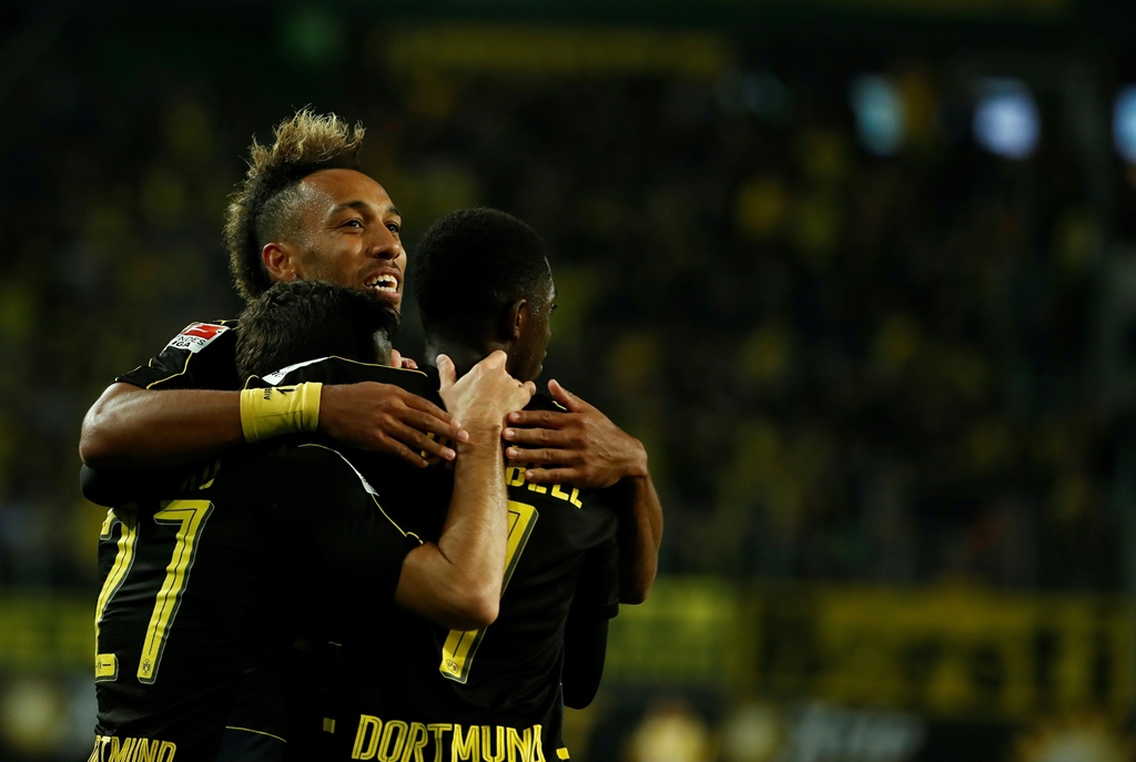 pierre emerick aubameyang c ousmane dembele r and gonzalo castro celebrate at volkswagen arena in wolfsburg on september 20 2016 photo afp