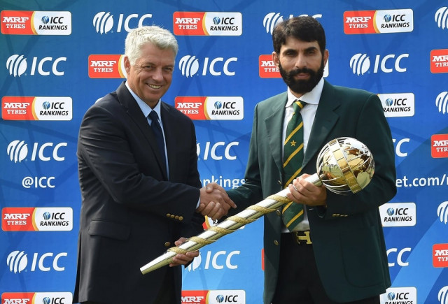 pakistan test captain misbahul haq r receives icc test championship mace from icc chief executive david richardson in lahore on september 21 2016 photo afp pakistan test captain misbahul haq r receives icc test championship mace from icc chief executive david richardson in lahore on september 21 2016 photo afp