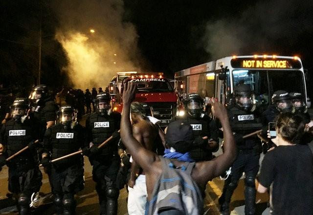 police officers wearing riot gear block a road during protests after police fatally shot keith lamont scott in the parking lot of an apartment complex in charlotte north carolina u s september 20 2016 photo reuters police officers wearing riot gear block a road during protests after police fatally shot keith lamont scott in the parking lot of an apartment complex in charlotte north carolina u s september 20 2016 photo reuters