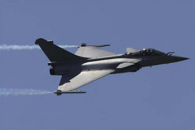 a dassault rafale fighter aircraft takes part in a flying display during the opening of the 50th paris air show at le bourget airport near paris june 17 2013 photo reuters a dassault rafale fighter aircraft takes part in a flying display during the opening of the 50th paris air show at le bourget airport near paris june 17 2013 photo reuters