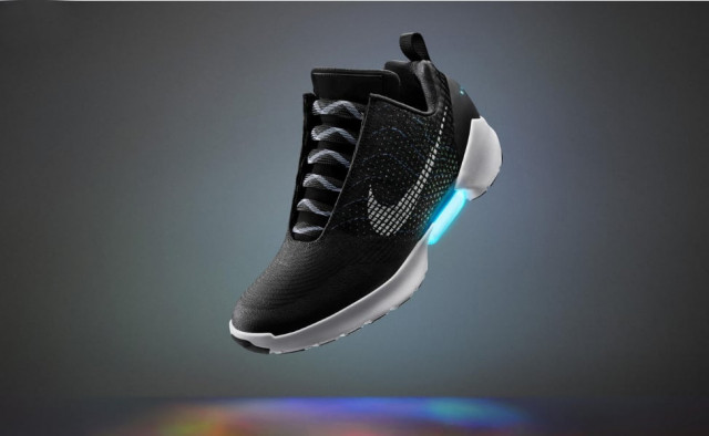 with leds in the heel which light up when the shoes are tightening along with all its internal electronics it s no surprise that you ll have to charge these shoes photo nike with leds in the heel which light up when the shoes are tightening along with all its internal electronics it s no surprise that you ll have to charge these shoes photo nike