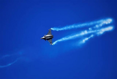 india signs 8 7b deal for 36 rafale fighter jets from france india signs 8 7b deal for 36 rafale fighter jets from france