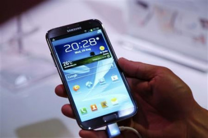 smoking samsung phone sparks alert on indian flight