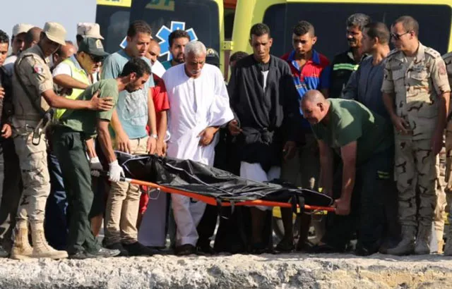 rescue workers carry the body of a victim on a stretcher after a boat carrying migrants capsized off egypt 039 s coast in al beheira egypt september 22 2016 photo reuters rescue workers carry the body of a victim on a stretcher after a boat carrying migrants capsized off egypt 039 s coast in al beheira egypt september 22 2016 photo reuters