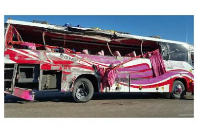 turkish man attacks bus driver with umbrella causes pile up