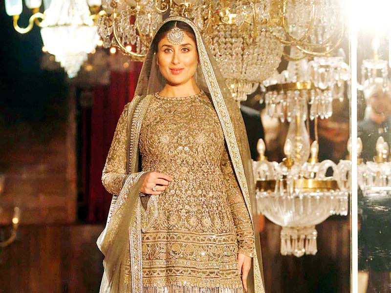 kareena s recent ramp outing became the talk of the town photo file