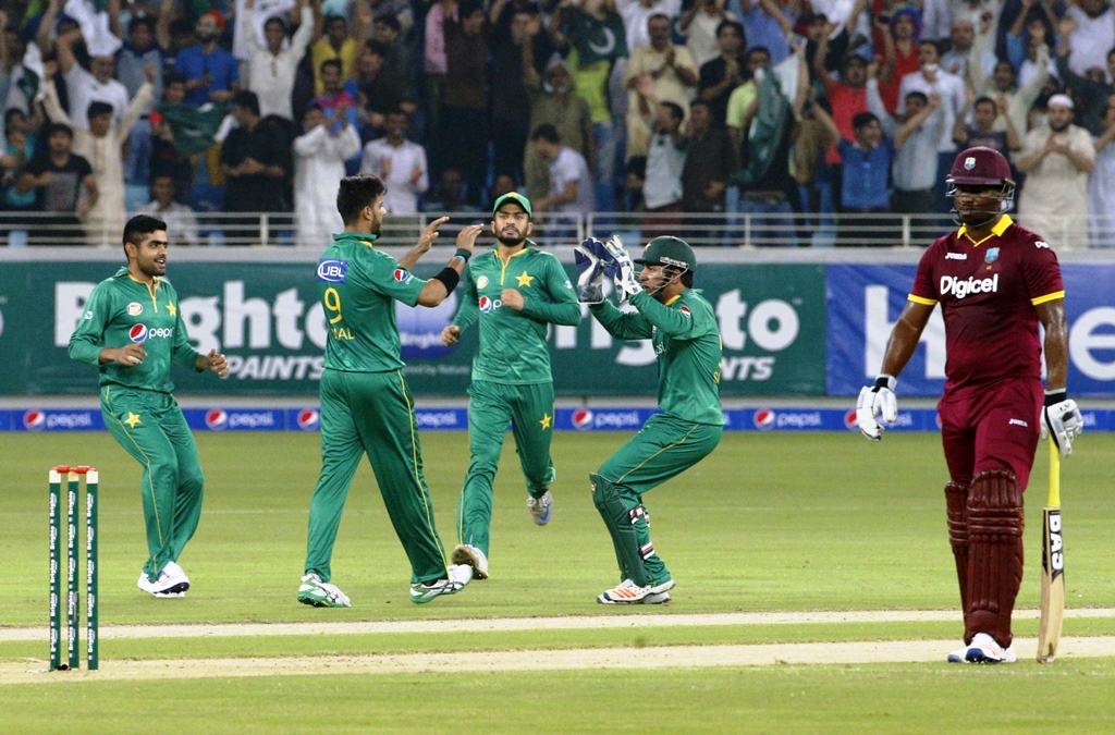 imad wasim became first pakistani spinner to bag a five for in t20is photo afp