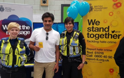 british pakistani actor fired over anti indian twitter rant