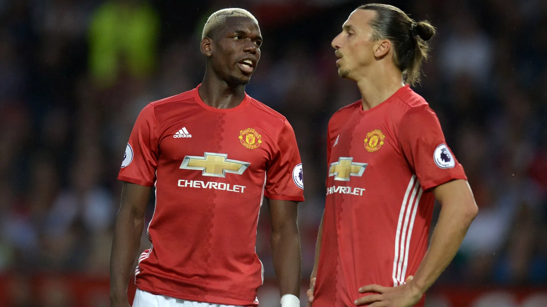 zlatan ibrahimovic r speaks with paul pogba at old trafford on august 19 2016 photo afp zlatan ibrahimovic r speaks with paul pogba at old trafford on august 19 2016 photo afp