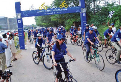 climate change cyclists ride through islamabad to raise awareness climate change cyclists ride through islamabad to raise awareness