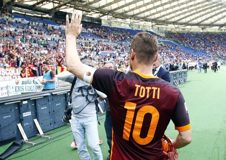 roma 039 s francesco totti celebrates at the end of the match photo reuters