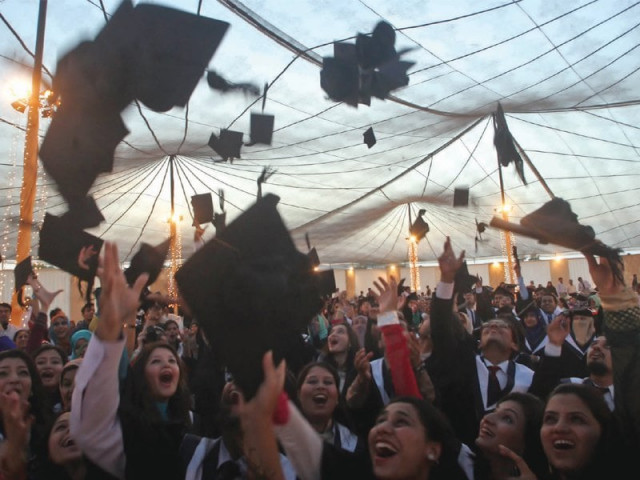 female students bag top positions at dow university convocation photo express female students bag top positions at dow university convocation photo express