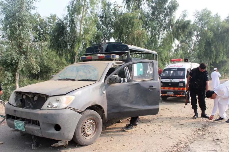 police inspect the vehicle destroyed in charsadda ied blast photo express police inspect the vehicle destroyed in charsadda ied blast photo express