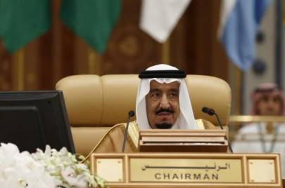 saudi king cuts ministers salaries 20