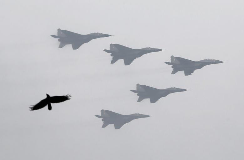 indian air force iaf fighter aircraft jets fly past during the republic day parade in new delhi january 26 2015 photo reuters