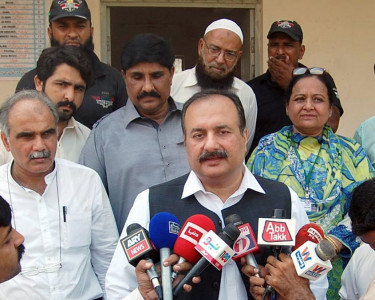 facilitating students 100 schools to get water purifying plants