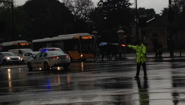 people direct traffic in adelaide after huge a blackout cripples south australia photo online