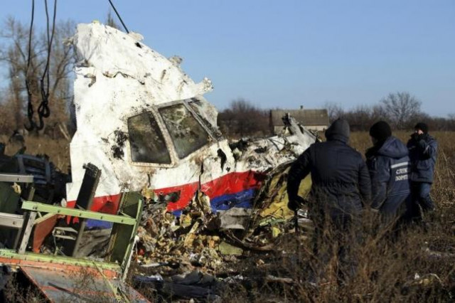 local workers transport a piece of wreckage from malaysia airlines flight mh17 at the site of the plane crash near the village of hrabove grabovo in donetsk region eastern ukraine photo reuters local workers transport a piece of wreckage from malaysia airlines flight mh17 at the site of the plane crash near the village of hrabove grabovo in donetsk region eastern ukraine photo reuters