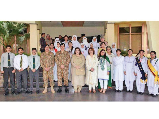 army chief general raheel sharif in a group photo with the students of army public schools photo app army chief general raheel sharif in a group photo with the students of army public schools photo app