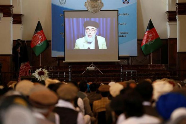 afghans watch a screen showing the broadcast of gulbuddin hekmatyar during a signing ceremony with afghan government at the presidential palace in kabul afghanistan september 29 2016 photo reuters