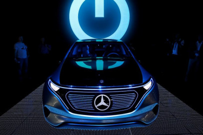 mercedes benz unveils 1 000 km per charge vision eqxx prototype mercedes benz unveils 1 000 km per charge vision eqxx prototype