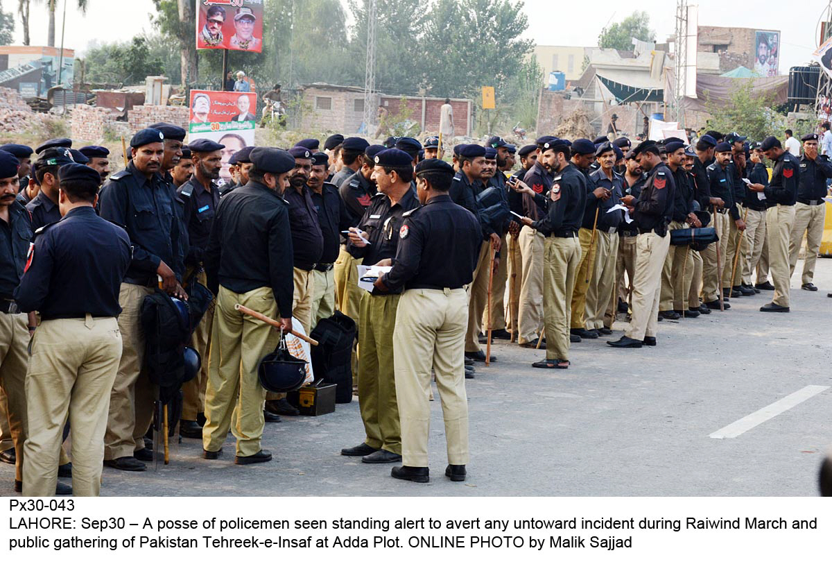 the man later surrendered at the police station photo online